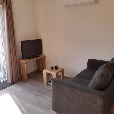 Vakantiechalet Huisje Onder De Toren 오스트카펠 외부 사진